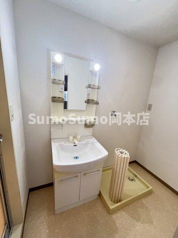 洗面設備　脱衣スペースもあります