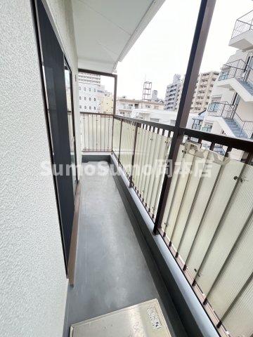 バルコニー　暖かな日差しのふりそそぐバルコニー