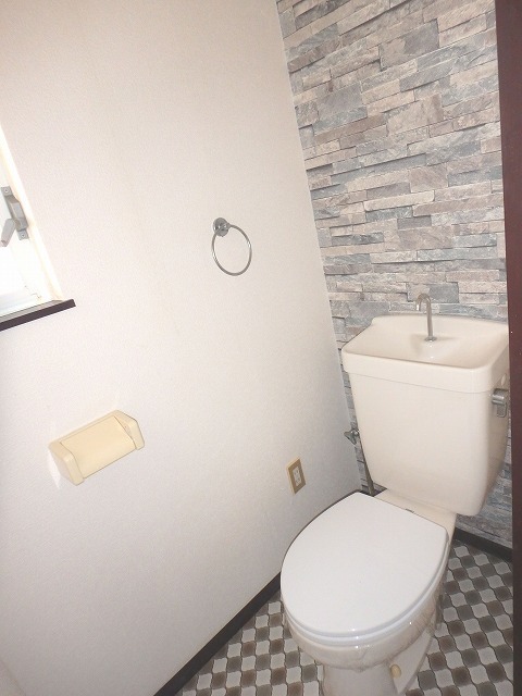 トイレ　壁がおしゃれなトイレです♪