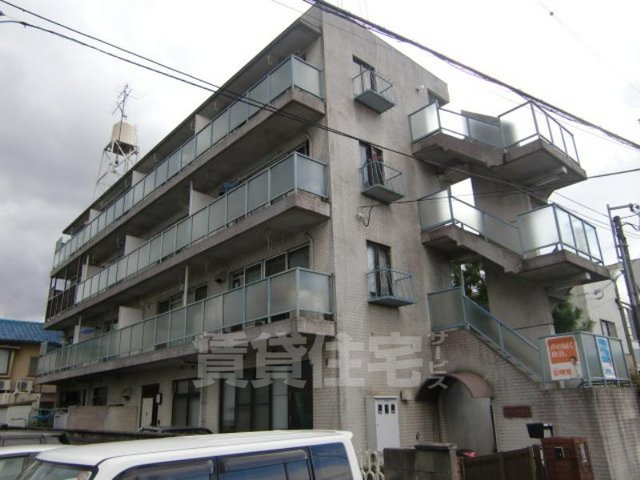 【長岡京市馬場のマンションの建物外観】