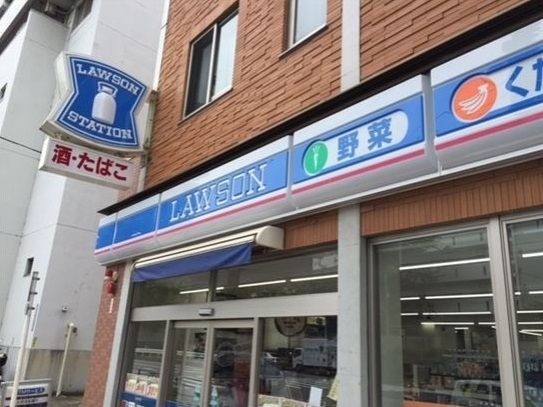 【河田町ガーデン１号棟のコンビニ】