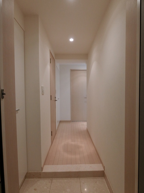 玄関　※別部屋の参考写真です。