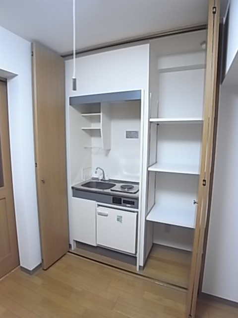 キッチン　安心安全の電気コンロ付のキッチン