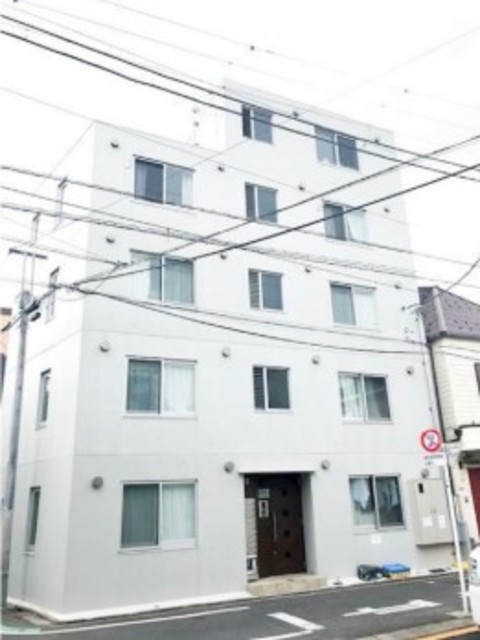 【目黒区目黒本町のマンションのエントランス】