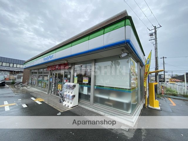 コンビニ　ファミリーマート（コンビニ）まで530m