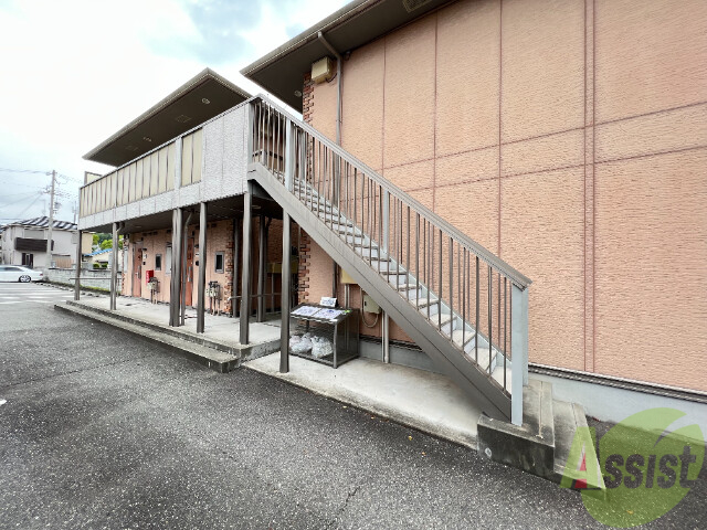 【神戸市西区玉津町小山のアパートのロビー】