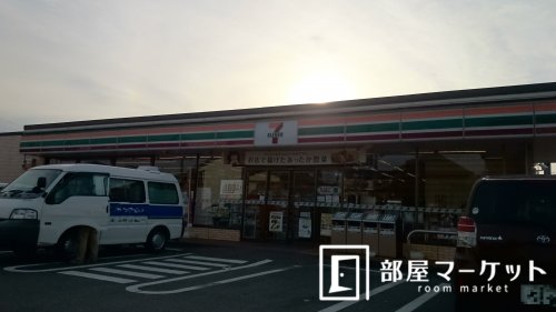 コンビニ　セブンイレブン　三好黒笹店（コンビニ）まで680m