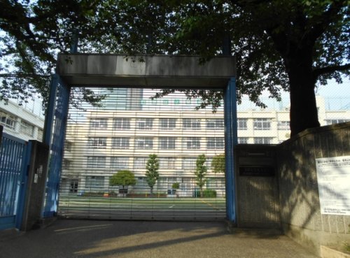 【目黒区青葉台のマンションの小学校】