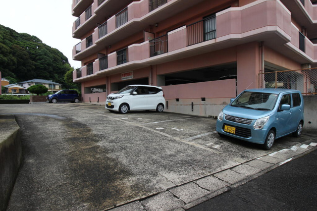 【ロイヤルプラザの駐車場】