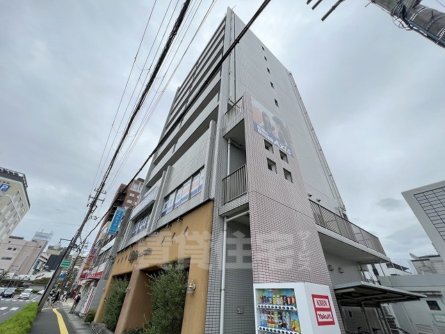 草津市西大路町のマンションの建物外観