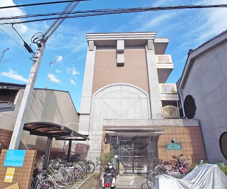 京都市伏見区新町１１丁目のマンションの建物外観