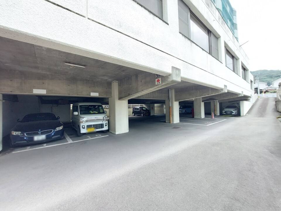 駐車場　駐車場