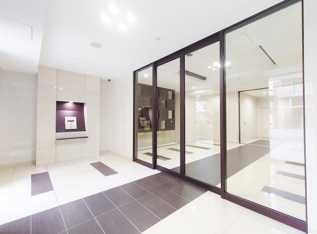 エントランス　オートロック・防犯カメラ