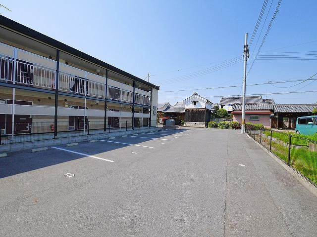 駐車場　駐車場に車を止められます