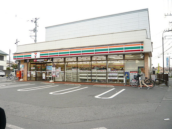 コンビニ　セブンイレブン草加氷川北店（コンビニ）まで165m