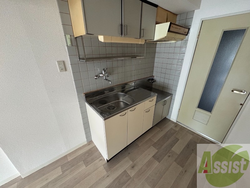 キッチン　キッチンです。ご自身でコンロを設置していただけます。