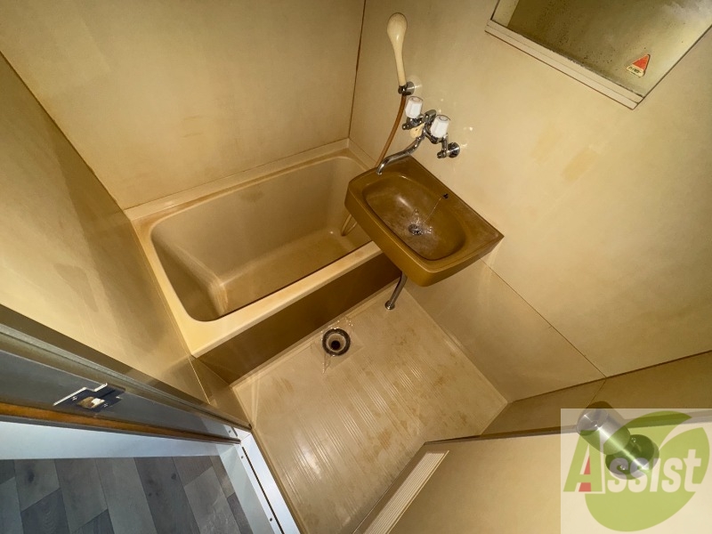 バス・シャワールーム　ユニットバスです。疲れを癒すのに欠かせませんね！