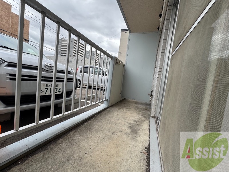 バルコニー　バルコニーです。洗濯物を干したり一息ついたりできますね！