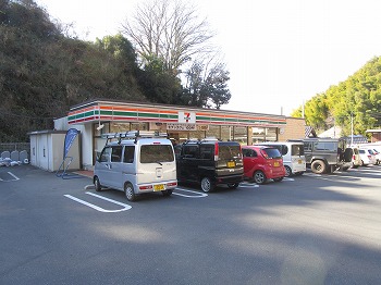 コンビニ　セブンイレブン江田島中央店（コンビニ）まで766m
