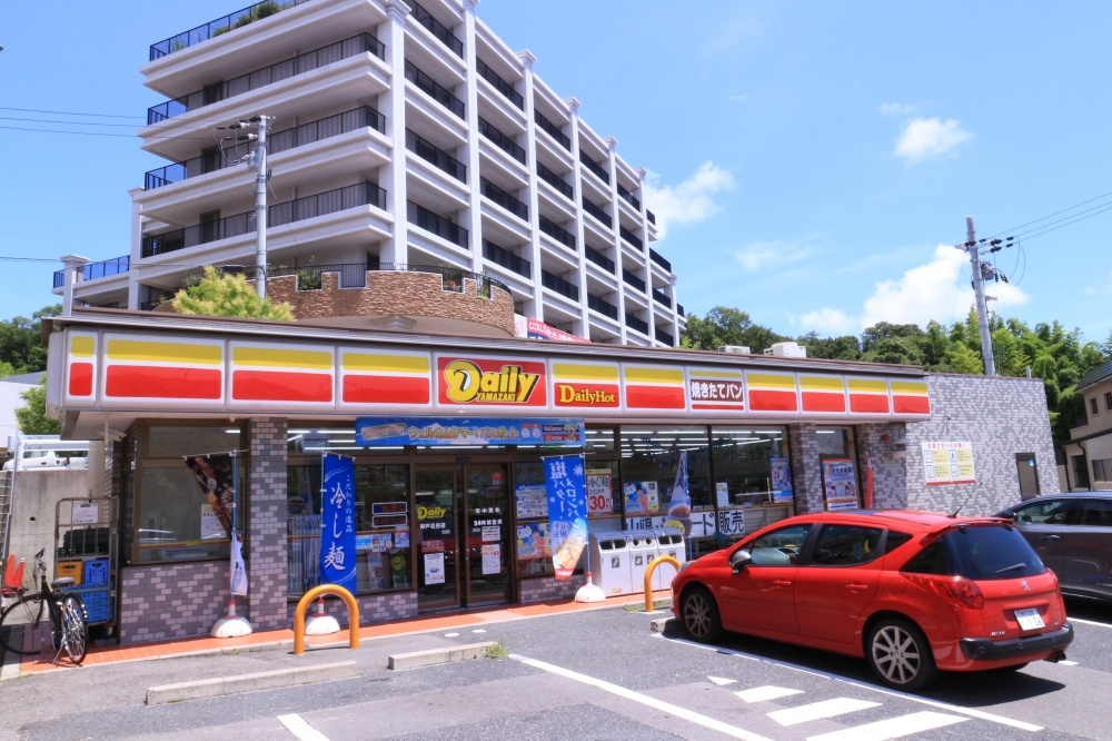 コンビニ　デイリー（コンビニ）まで486m