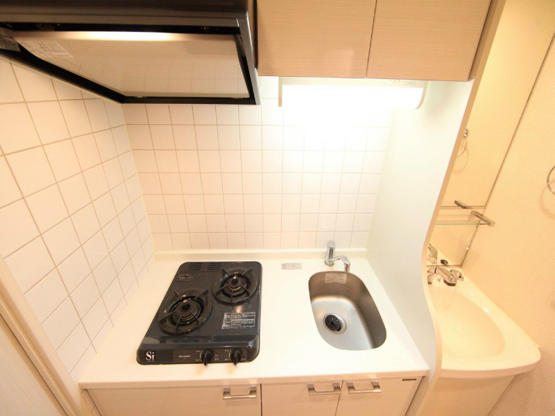 キッチン　システムキッチン（ガス2口）冷蔵庫・レンジ等ご用意できます