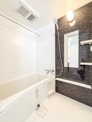 バス・シャワールーム　追い焚き・浴室乾燥機付きのお風呂です♪