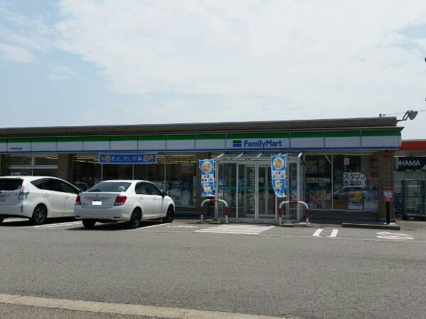 コンビニ　ファミリーマート（コンビニ）まで1200m