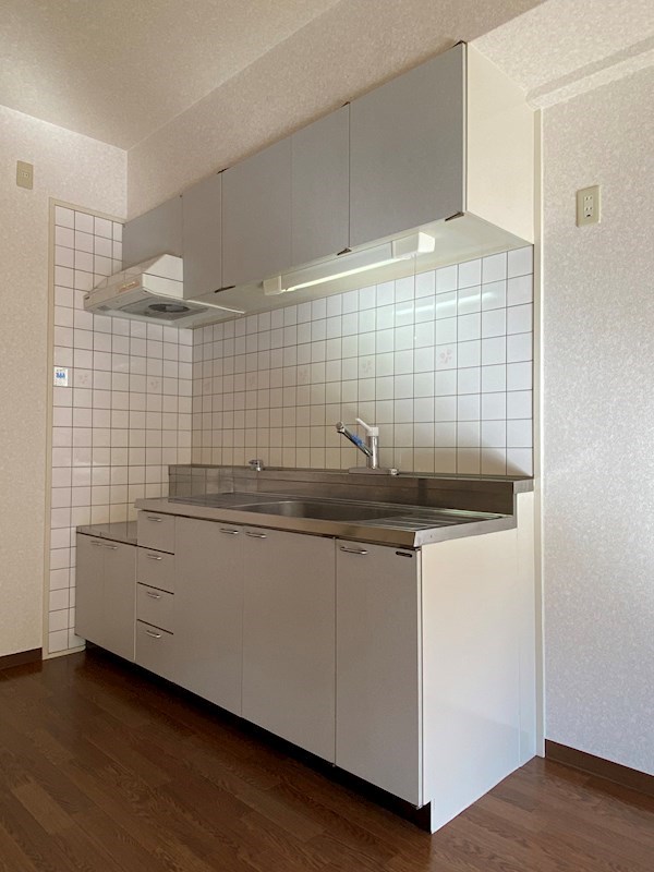 キッチン　コンパクトなキッチンで掃除もラクラク