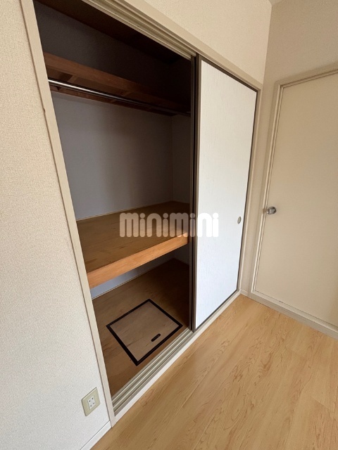 収納　５．４帖洋室のクローゼット