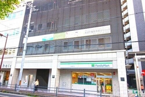 コンビニ　ファミリーマート六地蔵駅前店（コンビニ）まで808m