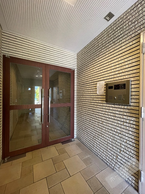 エントランス　オートロック付きで部外者シャットアウト♪