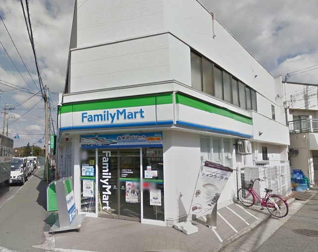 コンビニ　ファミリーマート（コンビニ）まで161m