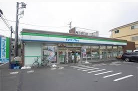 コンビニ　ファミリーマート 大岡五丁目店（コンビニ）まで734m