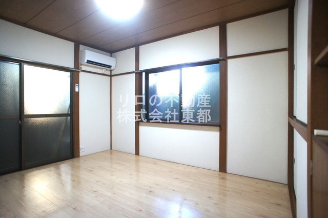 居室・リビング　２面採光なので、明るく風通しのよい過ごしやすいお部屋です♪