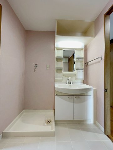 洗面設備　スペースが確保できる洗面所です