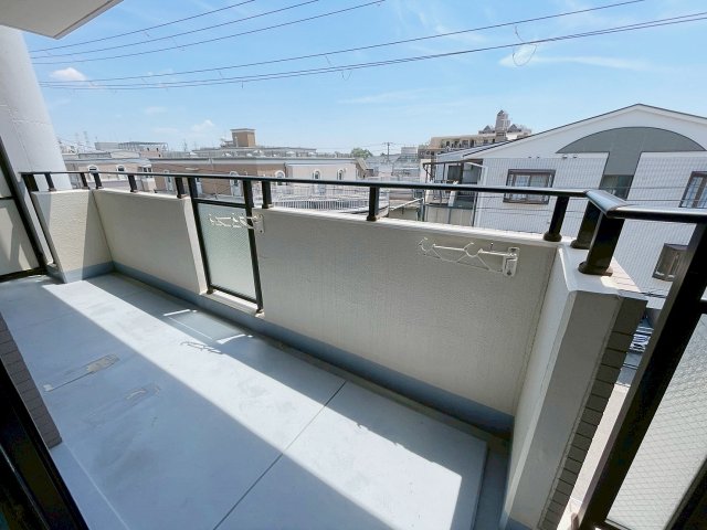バルコニー　外からの目が気にならないバルコニーで洗濯物が干せます