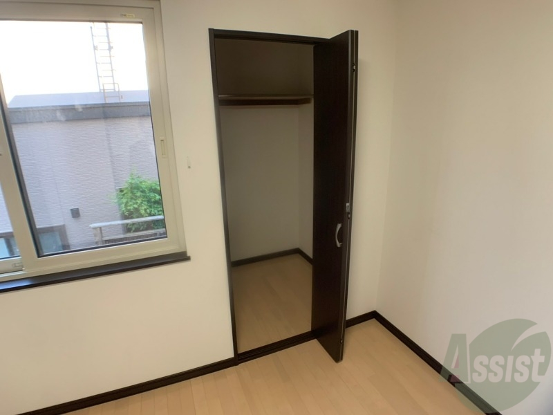 収納　寝室の収納です。部屋がすっきり片付きます。