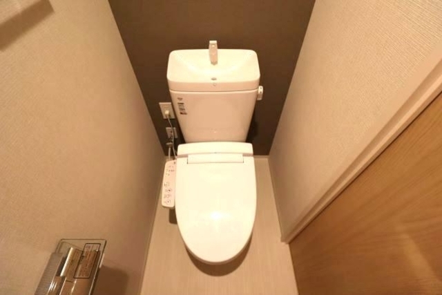トイレ　温水洗浄暖房便座