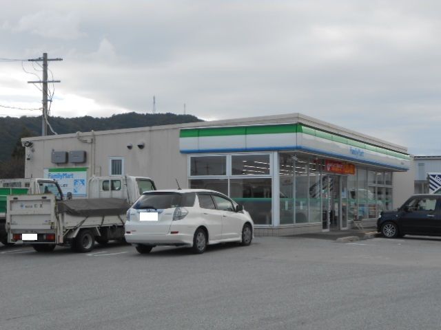 コンビニ　ファミリーマート国道五個荘店様（コンビニ）まで880m