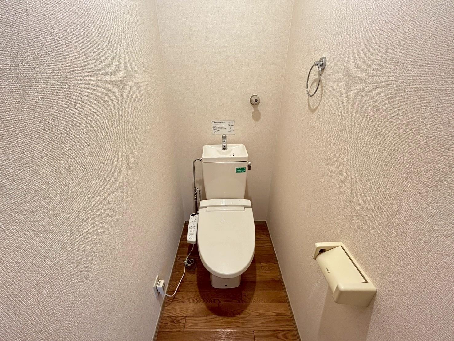 トイレ　温水洗浄便座
