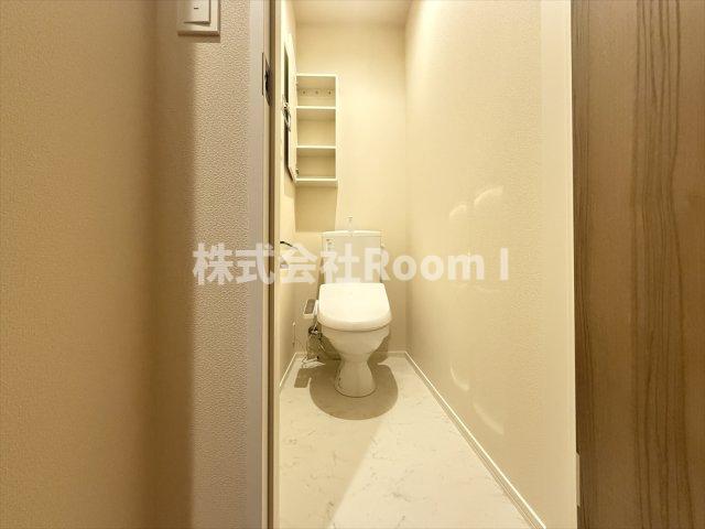 トイレ　落ち着いた色調のトイレです