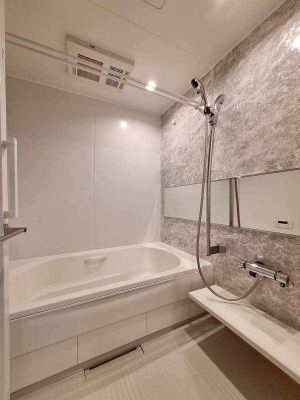 バス・シャワールーム　★追炊き・浴室乾燥機付きのお風呂★