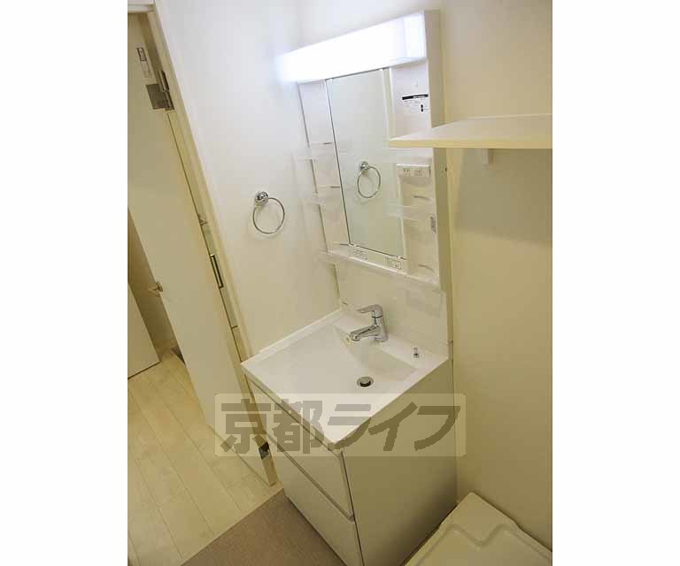 洗面設備　使いやすい独立洗面台です・