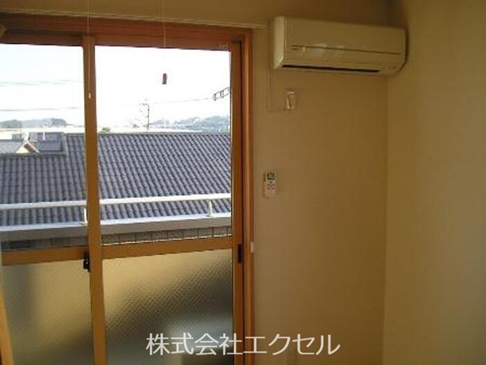 居室・リビング　エアコン付きです。