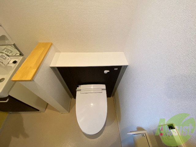トイレ　トイレは洗面所とつながっており、広く感じました。