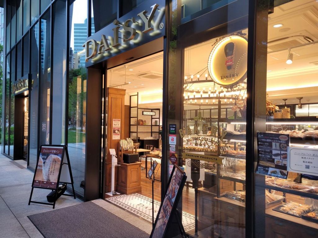 飲食店　敷地内にカフェあり（飲食店）まで80m