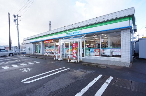 コンビニ　ファミリーマート 新津山谷店（コンビニ）まで147m