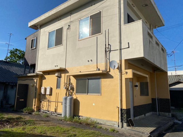 建物外観　軽鉄筋の戸建て住宅