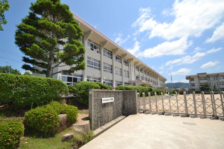 小学校　川上小学校（小学校）まで462m