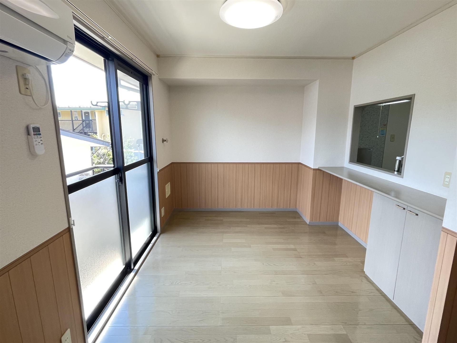 居室・リビング　対面キッチンからも見渡せるお部屋です☆